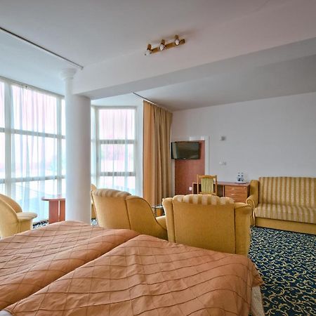 Hotel Sezam Kraczkowa ภายนอก รูปภาพ