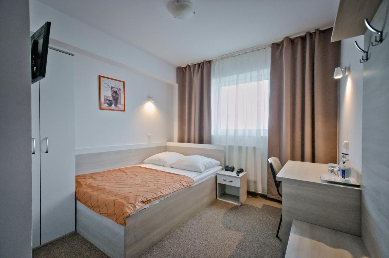 Hotel Sezam Kraczkowa ภายนอก รูปภาพ