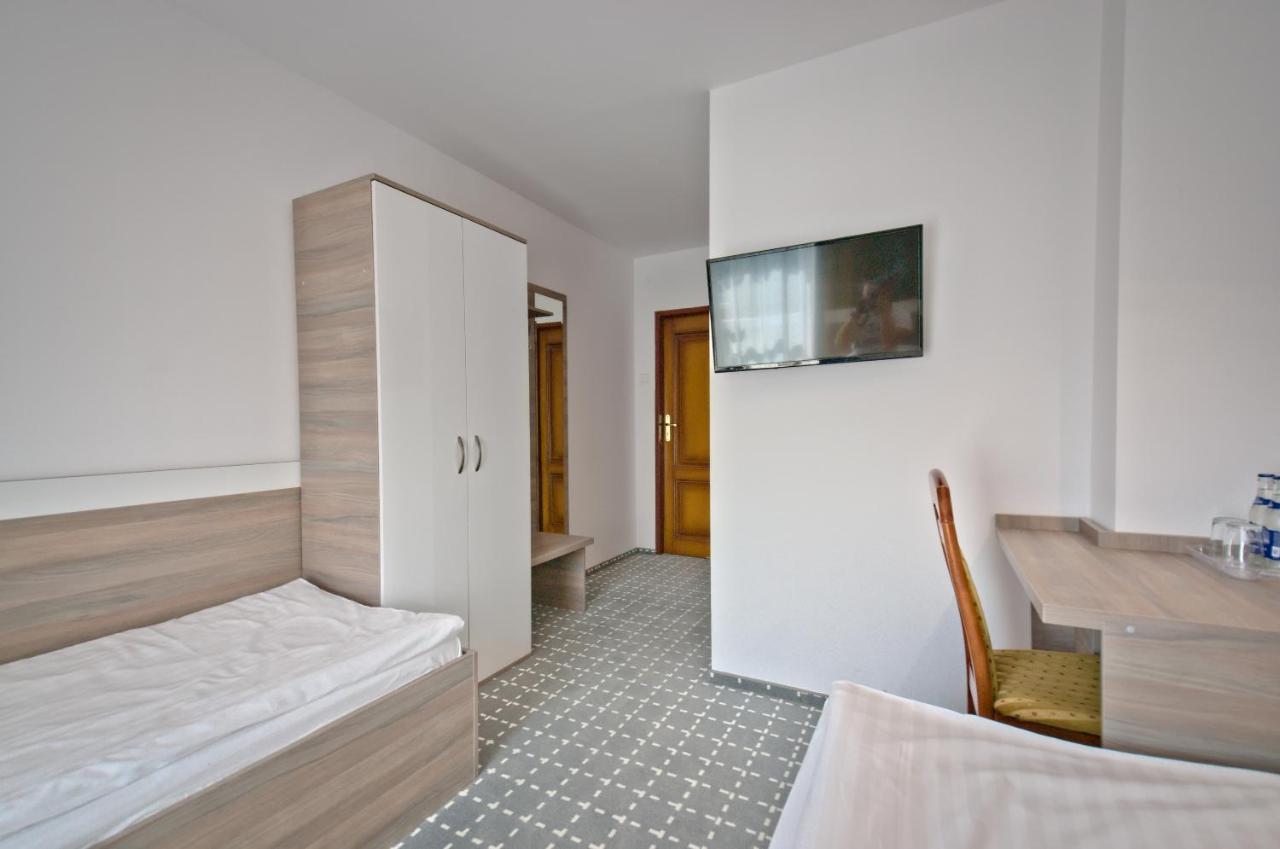 Hotel Sezam Kraczkowa ภายนอก รูปภาพ