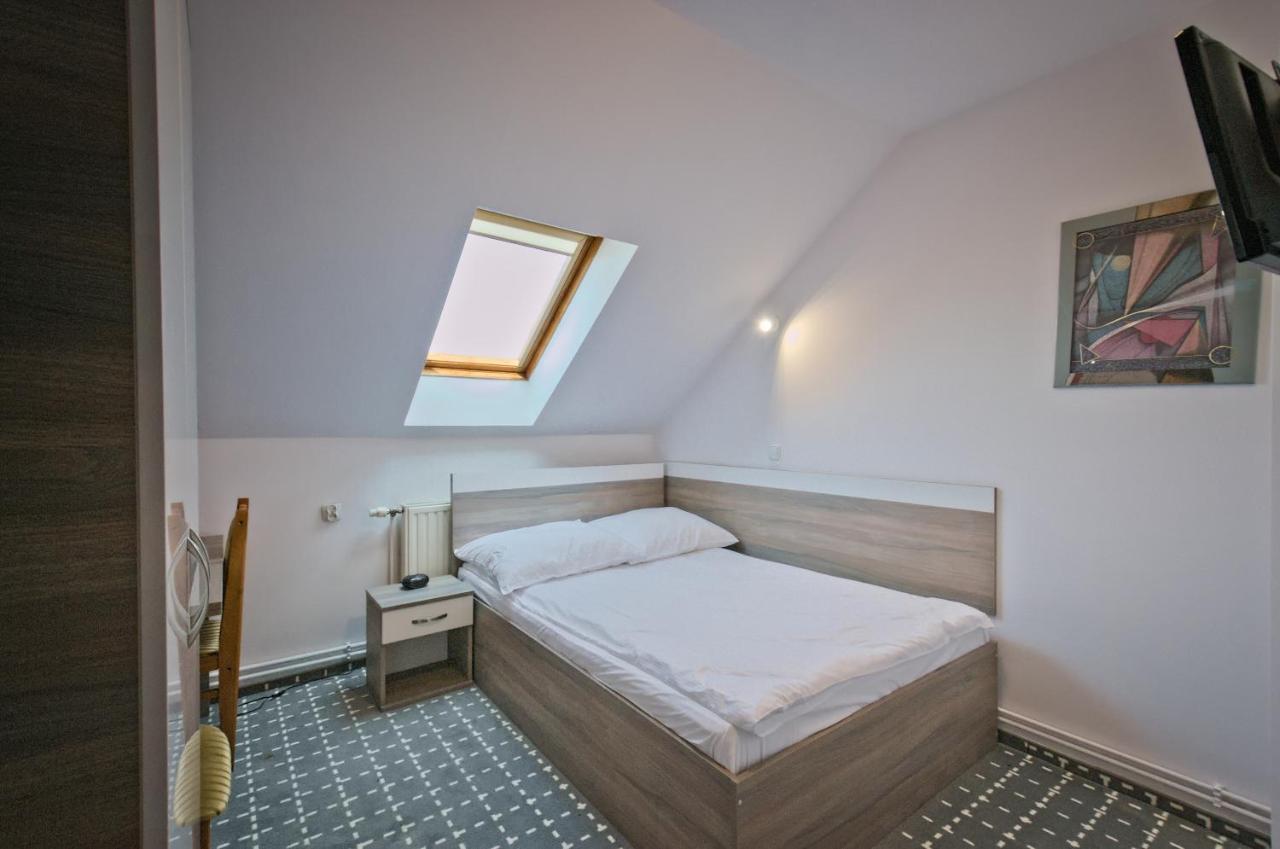 Hotel Sezam Kraczkowa ภายนอก รูปภาพ