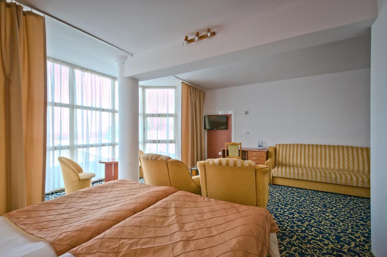 Hotel Sezam Kraczkowa ภายนอก รูปภาพ