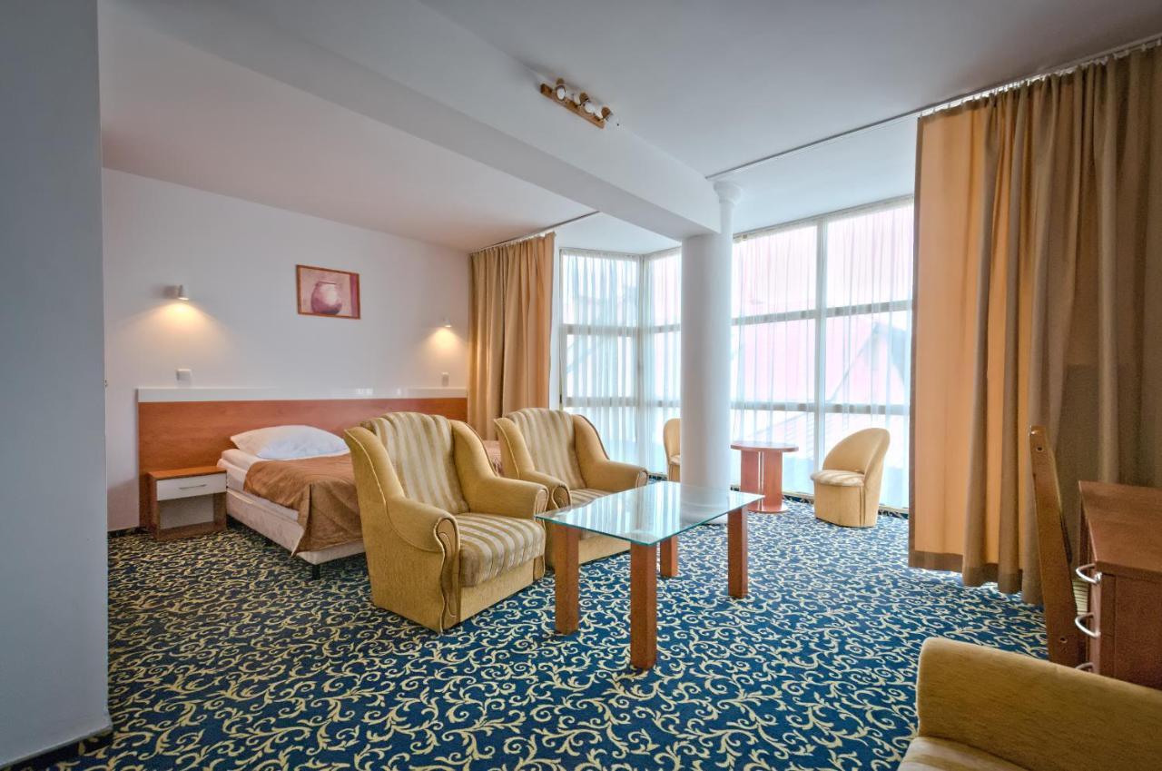 Hotel Sezam Kraczkowa ภายนอก รูปภาพ