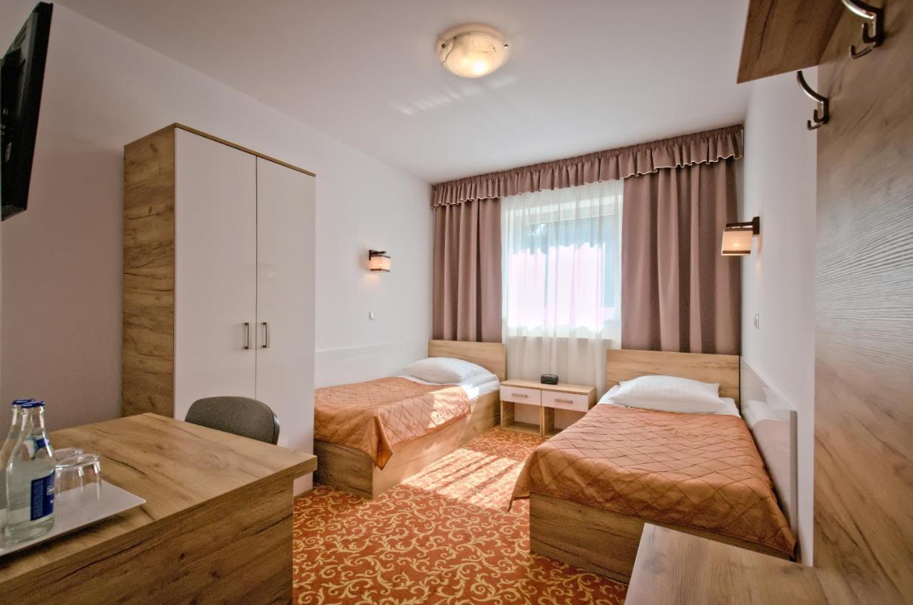 Hotel Sezam Kraczkowa ภายนอก รูปภาพ