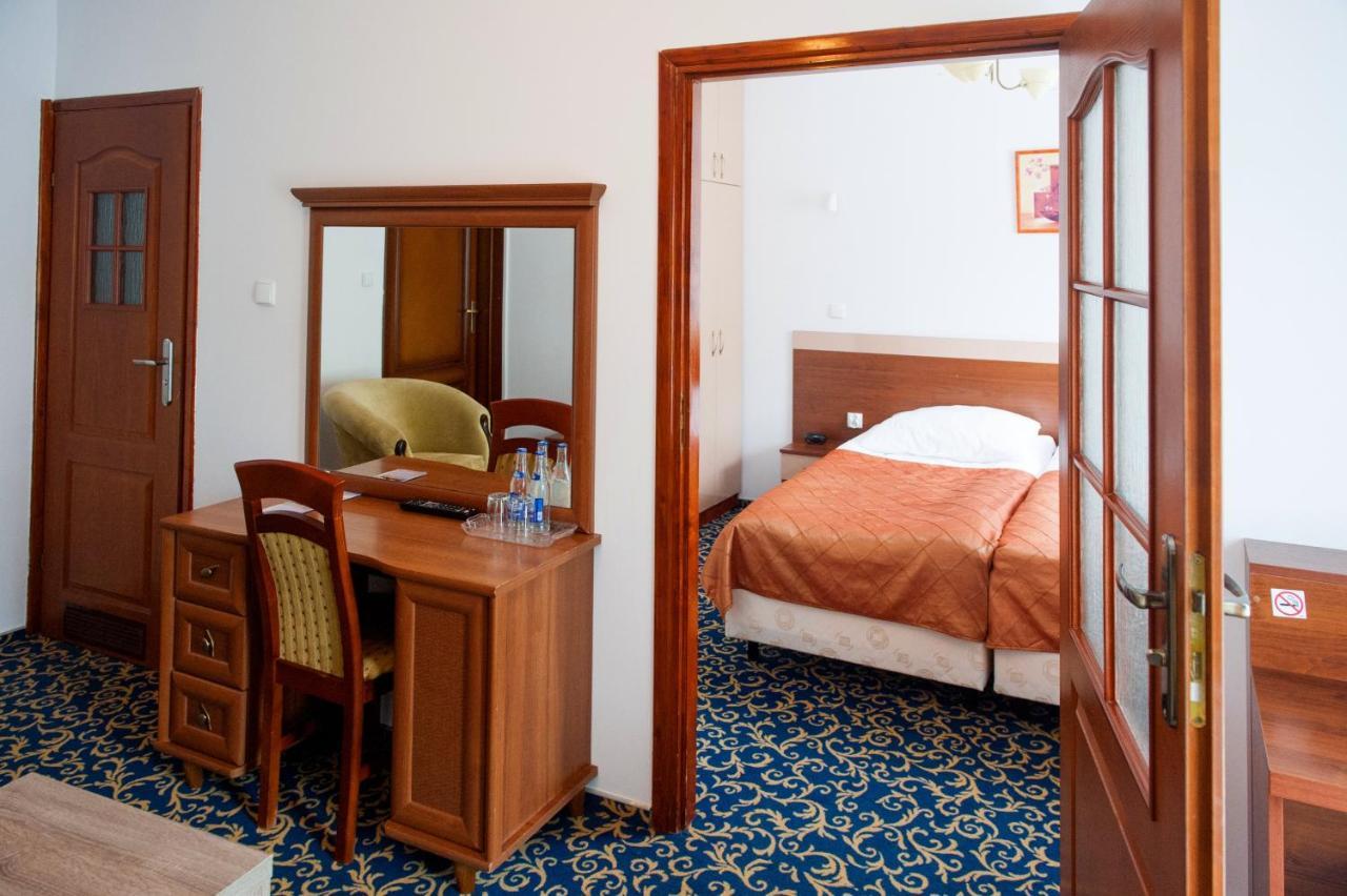 Hotel Sezam Kraczkowa ภายนอก รูปภาพ